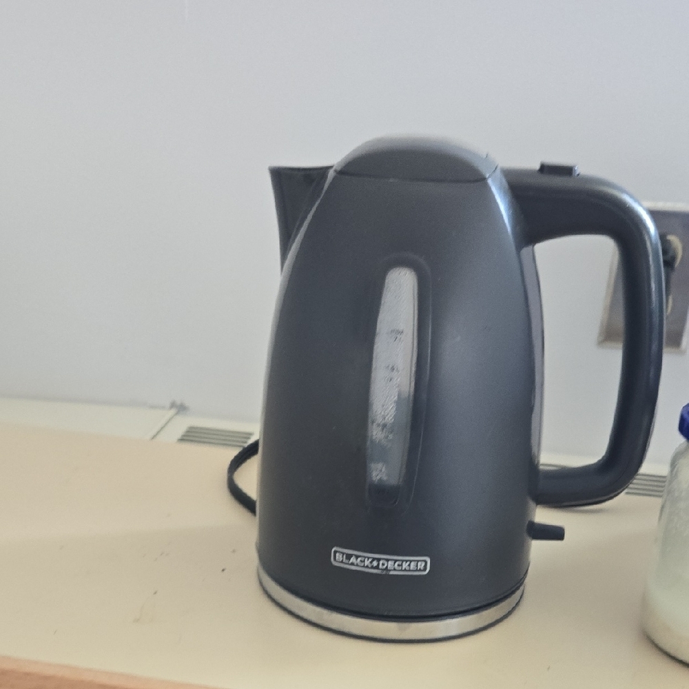 Black & Decker Charcoal Gray Electric Kettle